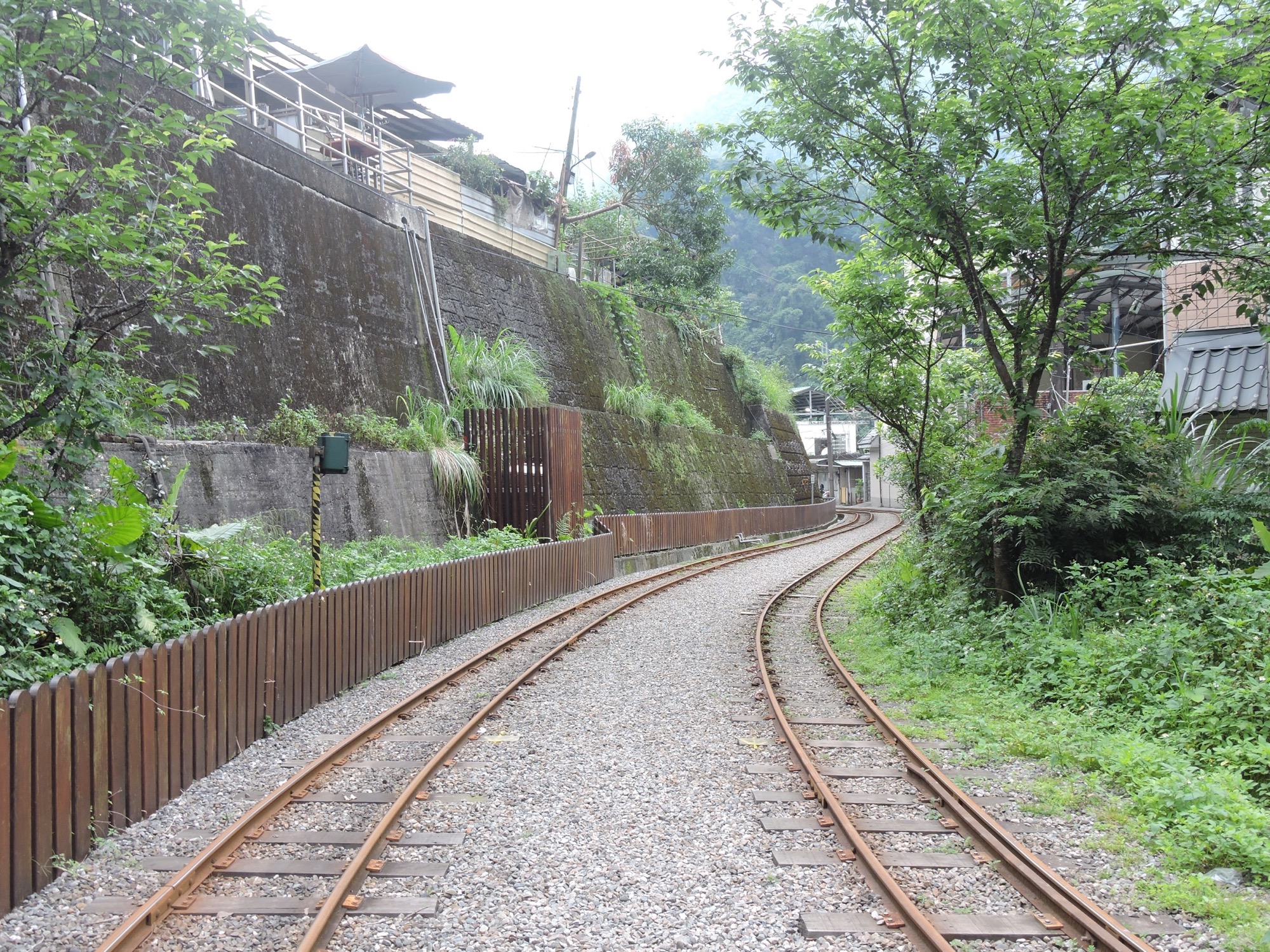 台車軌道彎處