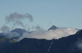 高山上的雲海景觀及百岳介紹